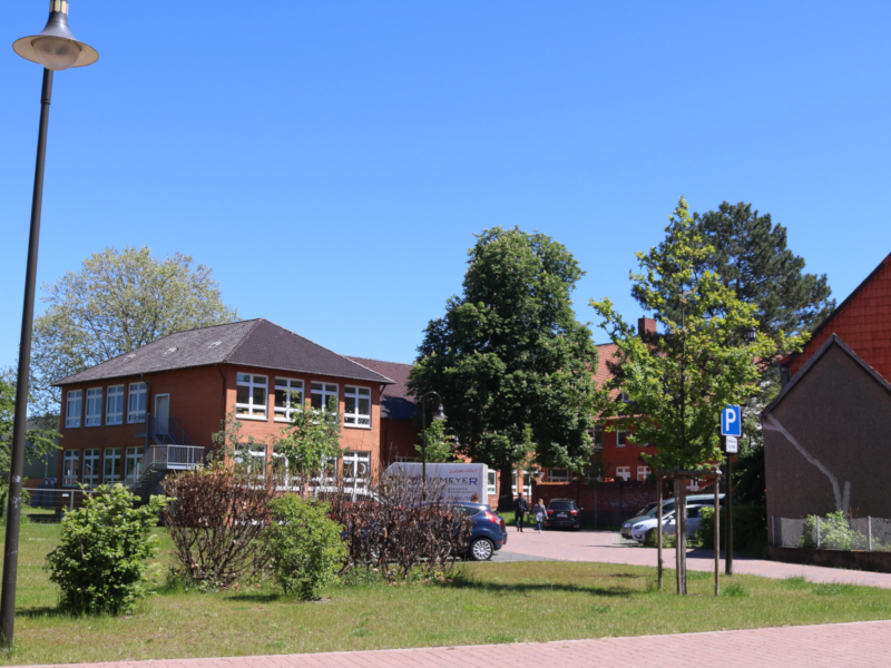 31036 Eime - Sonnenbergschule mit Parkplatz 31036 Eime - Sonnenbergschule mit Parkplatz